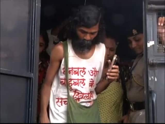 एसआरए घोटाळा दाबण्याचा सरकारचा डाव, येवले-कडूंची निदर्शनं