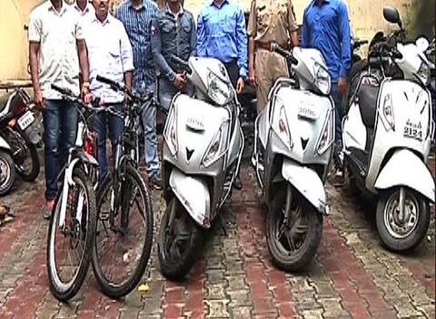पुण्यातील उच्चभ्रू घरातल्या 4 विद्यार्थ्यांची बाईकचोरी पुण्यातील उच्चभ्रू घरातल्या 4 विद्यार्थ्यांची बाईकचोरी