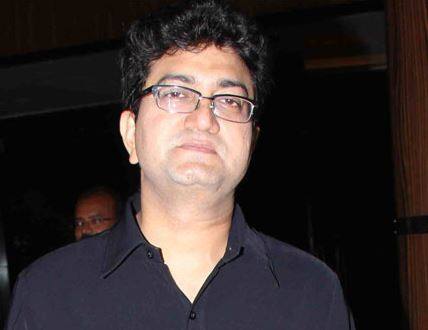 Pahlaj Nihalani Sacked As Cbfc Chief Latest Update प्रसून जोशी सेन्सॉर बोर्डाचे नवे अध्यक्ष, पहलाज निहलानी यांना डच्चू