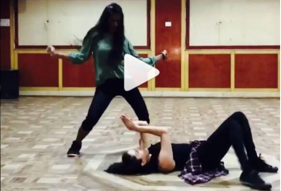 Sunny Leone Naagin Dance For Sanjay Dutt संजू बाबासाठी सनी लिओनीचा नागिन डान्स, व्हिडिओ व्हायरल