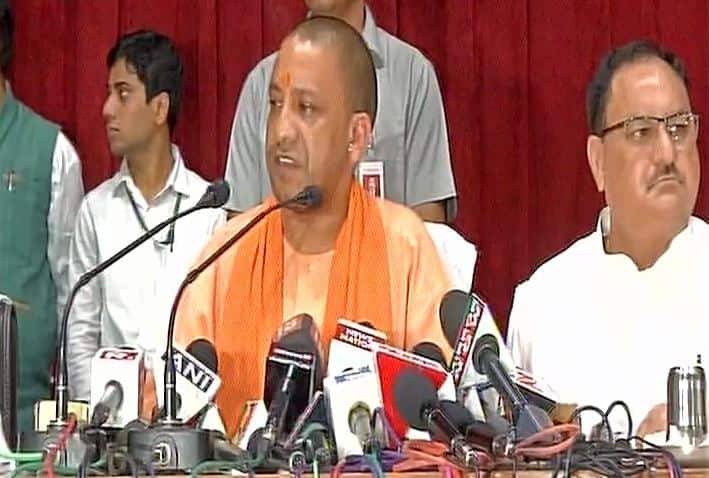 Gorakhpur Tragedy Cm Yogi Adityanath Press Conference Latest Update 'गोरखपूरमधल्या 36 मुलांच्या मृत्यूप्रकरणी कडक कारवाई करणार'