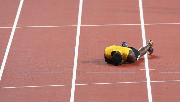 Usain Bolt Final Race Ends With Injury Latest Updates बोल्टच्या सोनेरी कारकीर्दीची चटका लावणारी अखेर