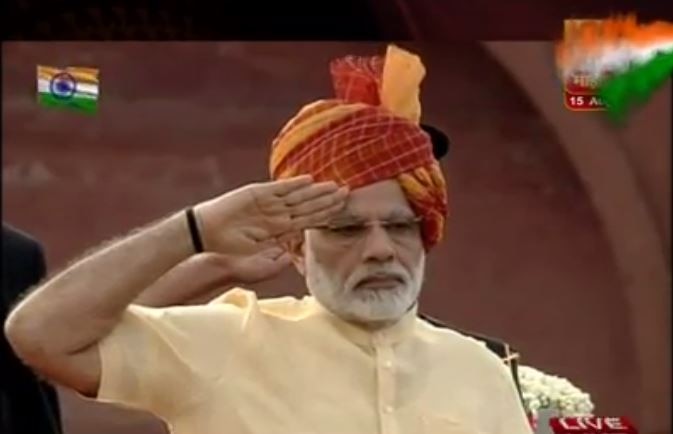 Country Celebrates 70 Years Of Indian Independence Live Update पंतप्रधान मोदींच्या हस्ते ध्वजारोहण