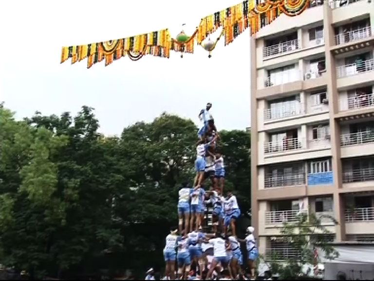 LIVE: जय जवानचा नवा विक्रम, 1 मिनिट 3 सेंकदात नऊ थरांची सलामी