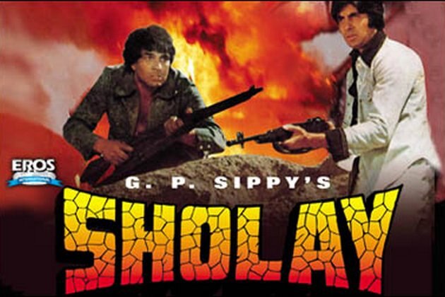 42 Years Of Superhit Sholay Film Latest Updates ‘शोले’ची 42 वर्षे… पहिल्या समीक्षणात बिग बींचं नावही नव्हतं!