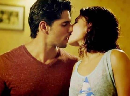 सिद्धार्थ-जॅकलीनच्या किसला सेन्सॉर बोर्डाकडून 70 टक्के कात्री Sidharth Malhotras Kiss Not Like A Gentleman Says Censor Board Latest Update सिद्धार्थ-जॅकलीनच्या किसला सेन्सॉर बोर्डाकडून 70 टक्के कात्री