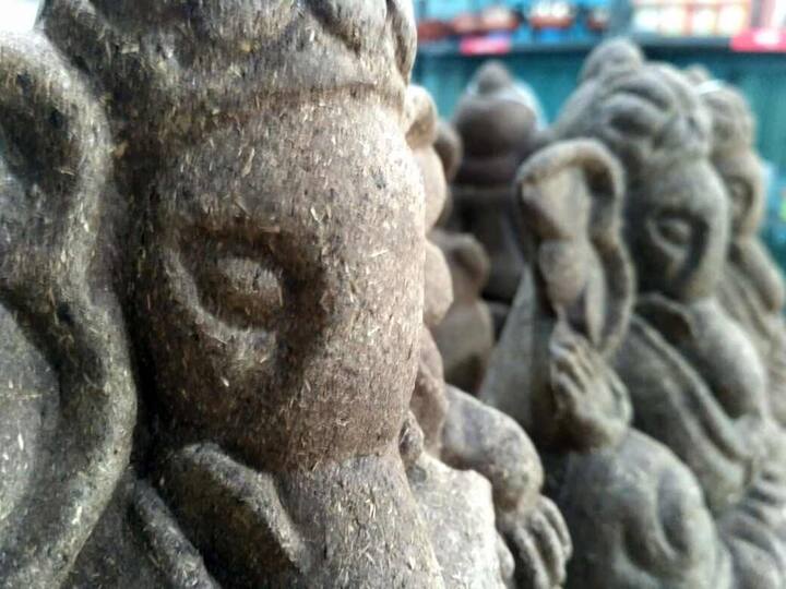 पूर्वी गणेशमूर्ती अशाच पंचगव्यातून तयार केल्या जात होत्या. मात्र नंतर पीओपीचं युग आल्याने तसेच पीओपीच्या मूर्ती आकर्षक आणि किंमतीने देखील कमी असल्याने पंचगव्यच्या मूर्ती कालबाह्य झाल्या होत्या.