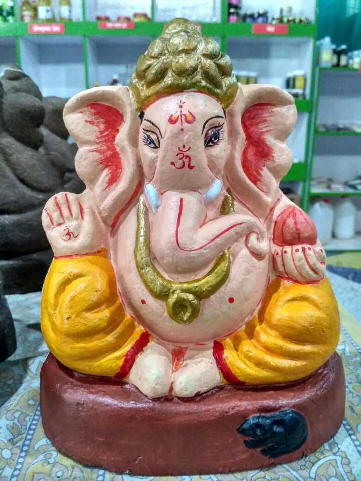 मात्र आता शासन तसेच अनेक संस्थाकडून पर्यावरणपूरक गणेशोत्सव साजरा करण्याबाबत जनजागृती केली जाते. सध्या नागरिकांकडूनही इको फ्रेंडली गणेशोत्सव साजरा करण्याकडे कल दिसून येतो.