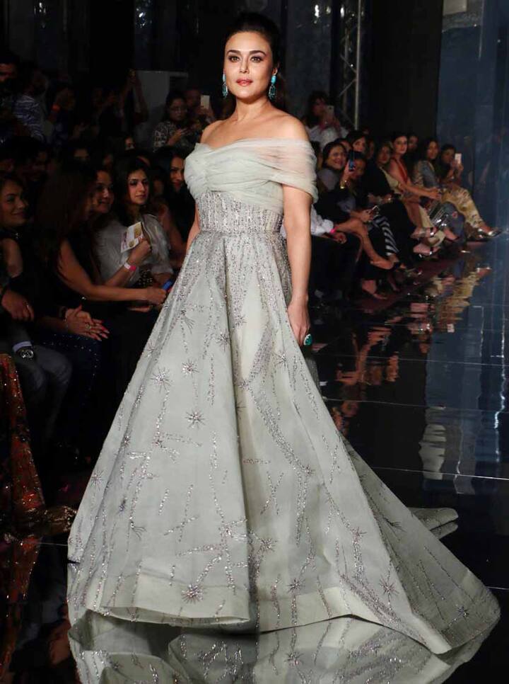 अभिनेत्री प्रीति झिंटाचा रॅम्पवॉक