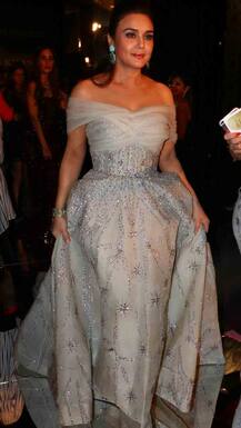  लॅक्मे फॅशन वीकमध्ये अभिनेत्री प्रीति झिंटाचा रॅम्पवॉक