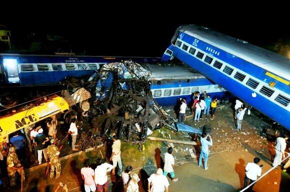 उत्कल एक्स्प्रेस दुर्घटना : रेल्वेच्या निष्काळजीपणाचे 23 बळी! Utkal Express Accident Happened Due To Railways Negligence Latest Updates उत्कल एक्स्प्रेस दुर्घटना : रेल्वेच्या निष्काळजीपणाचे 23 बळी!