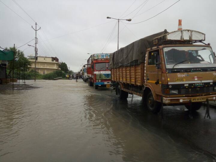 मराठवाड्याच्या 8 जिल्ह्यात धुवाधार पाऊस सुरु आहे. गेल्या 24 तासात मराठवाड्यातील 8 जिल्ह्यात 61.72 मिमी सरासरी पावसाची नोंद झाली आहे.