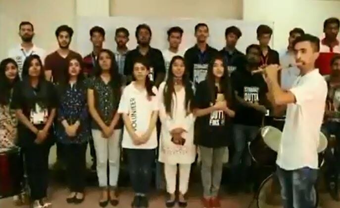 Pakistani Students Sings Indias National Anthem Jan Gan Man Latest Update 'जन गण मन' गाऊन पाकिस्तानी विद्यार्थ्यांचं अनोखं रिटर्न गिफ्ट