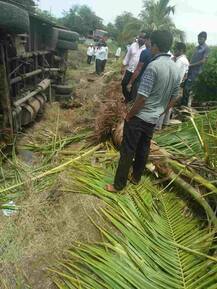 चालकाला चक्कर आल्याने एसटी थेट शेतात घुसली!