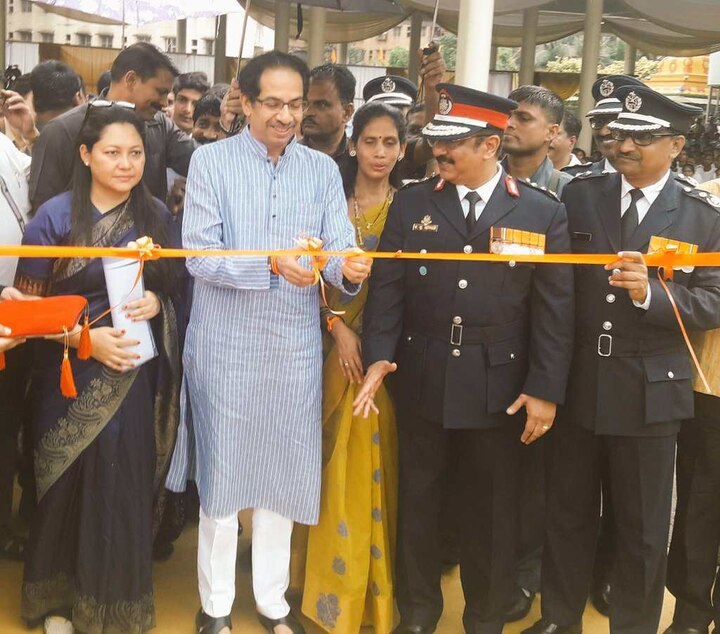 शिवसेना पक्षप्रमुख उद्धव ठाकरे यांच्या हस्ते गाड्यांचं लोकार्पण पार पडलं.