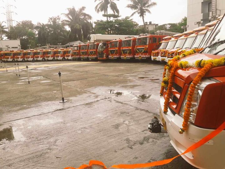 मुंबई फायर ब्रिगेडच्या ताफ्यात अत्याधुनिक गाड्या दाखल झाल्या आहेत. 