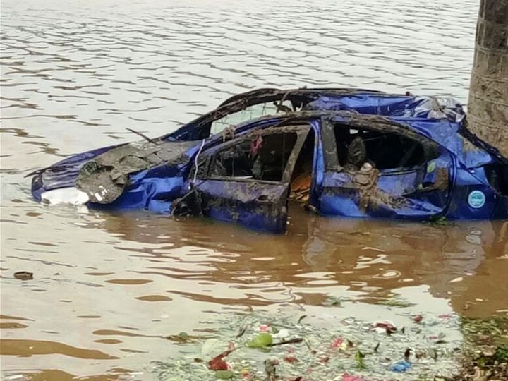Car Accident In Yavatmal 3 Died Latest Marathi News Updates यवतमाळमध्ये कार नदीत कोसळून तिघांचा जागीच मृत्यू