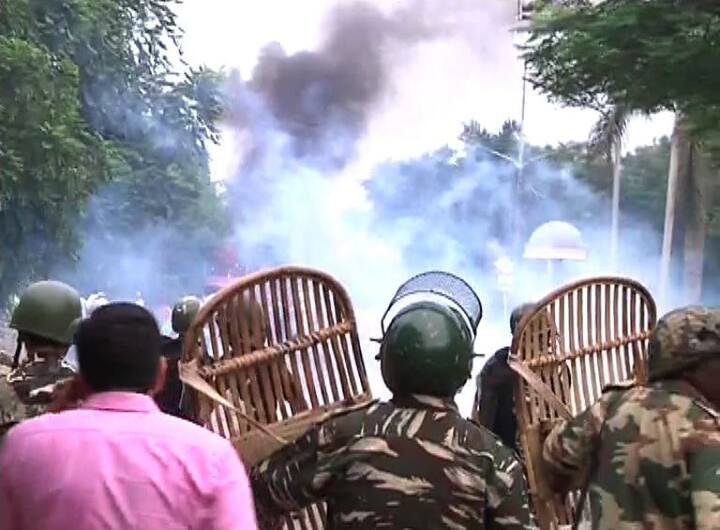 या घटनेच्या पार्श्वभूमीवर नोएडातील गौतम बुद्ध नगरमध्ये कलम 144 लागू करण्यात आलं आहे.