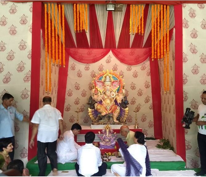 दिल्ली हाटमध्येही गणरायाची स्थापना करण्यात आली आहे