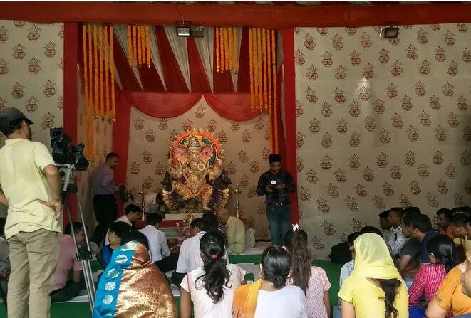 दिल्लीतल्या भाविकांनी गणपती बाप्पाची मनोभावे पूजा केली.
