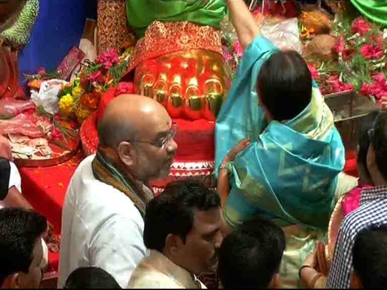 Bjp Chief Amit Shah In Mumbai Visits Lalbaugcha Raja Latest Update अमित शाह मुंबई दौऱ्यावर, 'लालबागचा राजा'च्या दर्शनाला
