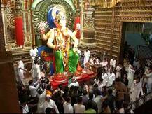 भाजपाध्यक्ष अमित शाह \'लालबागचा राजा\'च्या दर्शनाला