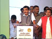 आपलं शहर नियोजन फुकटाला महाग, गडकरींची मुख्यमंत्र्यांच्या खात्यावर टीका