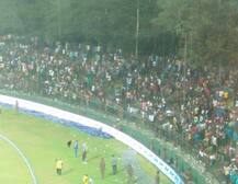 तिसऱ्या वनडेत प्रेक्षकांचा गोंधळ, खेळ थांबवण्याची नामुष्की