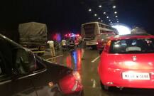 ट्रक, तीन कार आणि ट्रॅव्हल्सची धडक