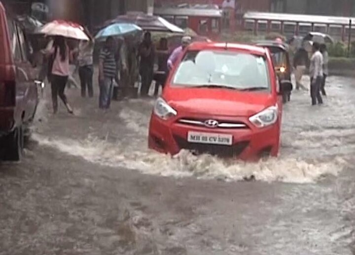 Mumbai Rains Heavy Rain Expected today water filled at many places Mumbai Rains: मुंबई में आज भी भारी बारिश का अलर्ट, ठाणे और रायगढ़ के लिए भी रेड अलर्ट जारी