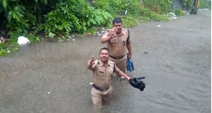 Mumbai Rs 5 Crore Reward For Cops Who Worked During August 29 Rains Latest Update 29 ऑगस्टच्या पावसात राबलेल्या पोलिसांना सरकारकडून 5 कोटी