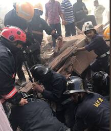 हुसैनी इमारत दुर्घटनेचे 12 फोटो