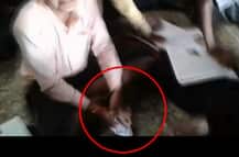 नाशिकच्या जि. प. शाळेतील विद्यार्थी भरवर्गात पत्ते खेळण्यात दंगं