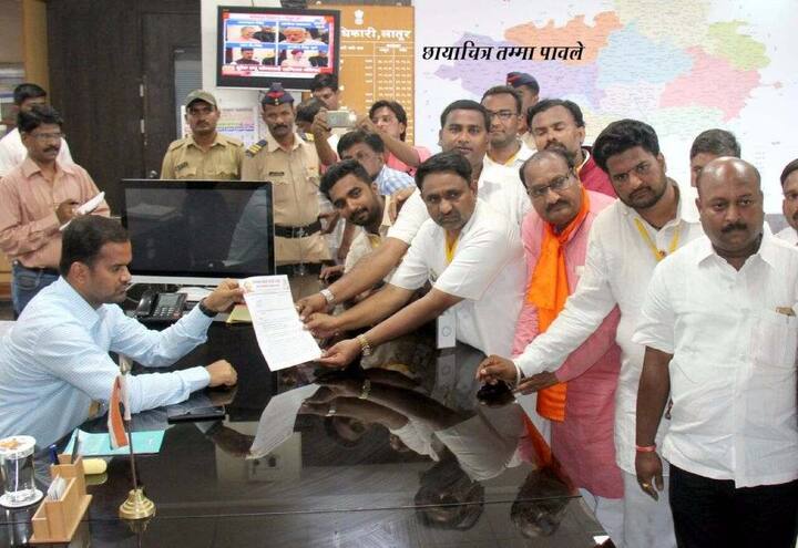 मोर्चेकऱ्यांकडून जिल्हाधिकाऱ्यांना निवेदन देण्यात आलं. त्यात मुख्य पाच मागण्या मांडण्यात आल्या आहेत.