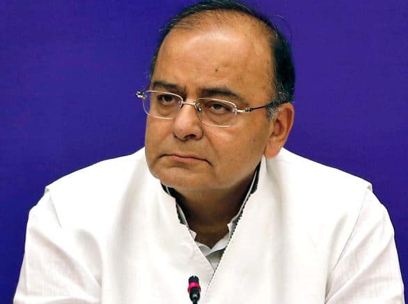 केंद्रीय कर्मचाऱ्यांना 18 हजारांऐवजी 21 हजार रुपये किमान वेतन? Central Govt Employees To Get 21 Thousand Minimum Salary Govt Thinking On It केंद्रीय कर्मचाऱ्यांना 18 हजारांऐवजी 21 हजार रुपये किमान वेतन?