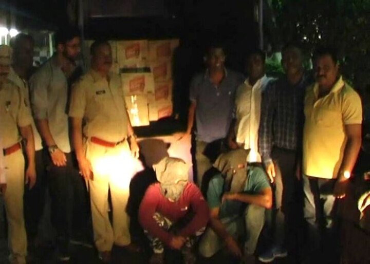 70 Boxes Liquor Seized In Chandrapur On Truck चंद्रपूरमध्ये कांद्याच्या ट्रकमधून 70 पेट्या दारुसाठा जप्त