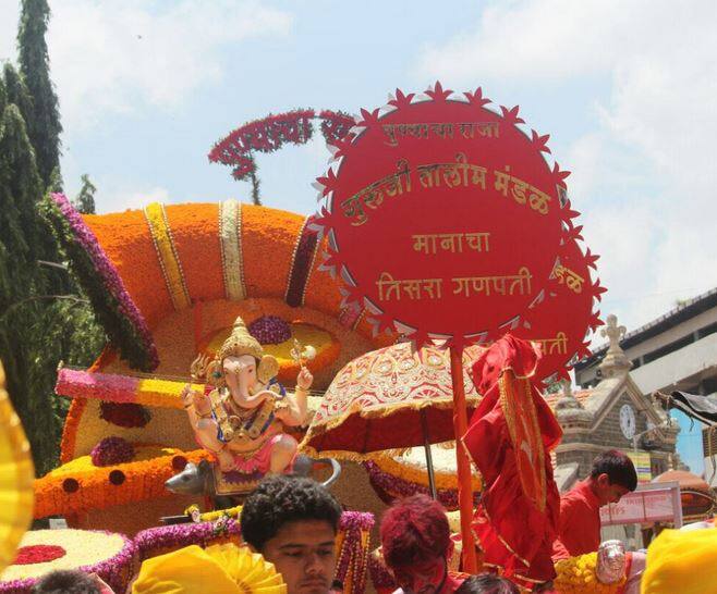 पुण्यातील तिसरा मानाचा गणपती - गुरुजी तालीमचा मिरवणूक सोहळा ( सर्व फोटो - स्वप्निल शरद नेवाळे (टीम बीएफएम)