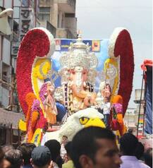पुण्यातील मानाचा चौथा गणपती तुळशीबागेच्या बाप्पाची मिरवणूक