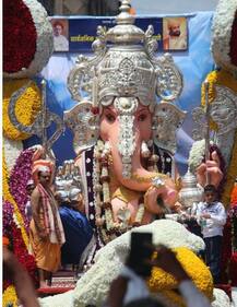 पुण्यातील मानाचा चौथा गणपती तुळशीबागेच्या बाप्पाची मिरवणूक