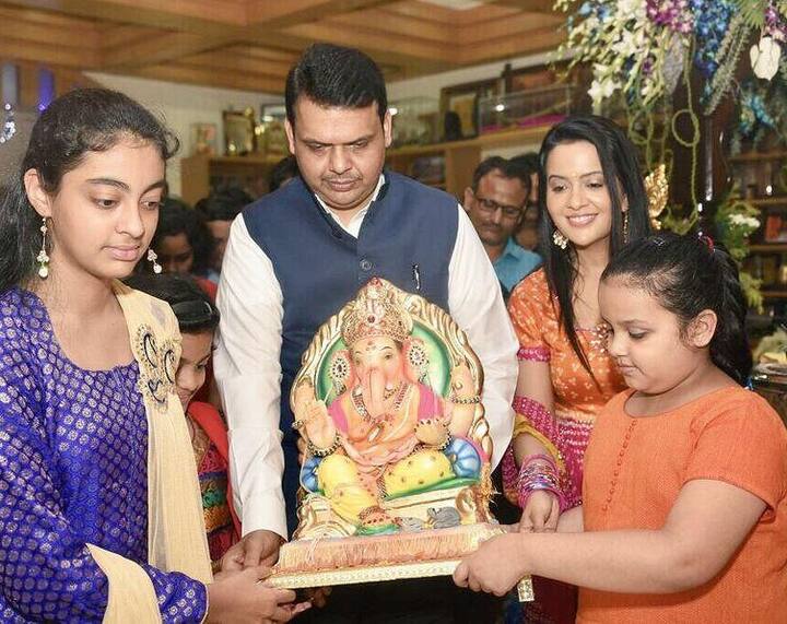 अनंतचतुर्दशीला देवेंद्र फडणवीस यांच्या घरगुती गणपती बाप्पाचं विसर्जन करण्यात आलं