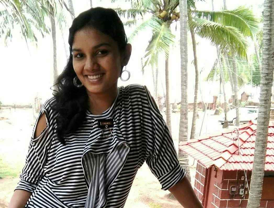 Shruti Badole Rejected Scholarship After Controversy Latest Updates बाबा मंत्री, माझा दोष काय? बडोलेंच्या मुलीचा शिष्यवृत्ती सोडण्याचा निर्णय