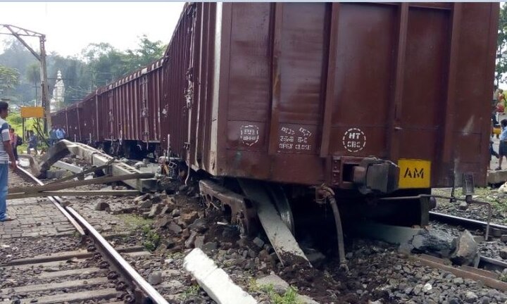 Goods Train Derailed Near Khandala Mumbai Pune Railway Line Affected Latest Update खंडाळ्याजवळ मालगाडीचे 6 डबे घसरले, मुंबई-पुणे वाहतूक विस्कळीत