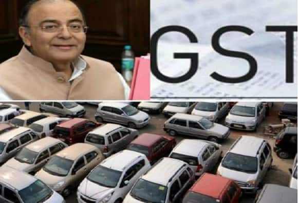 Ses Increased On Medium Big Luxury Cars No Gst On Khadi महागड्या गाड्यांवर सेस वाढवला, तर 30 वस्तूंवरील जीएसटीचे दर कमी