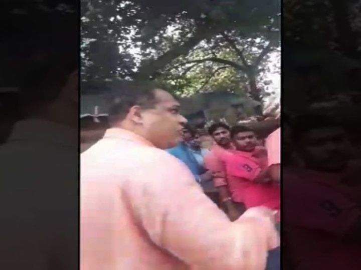 Bjp Mla Amit Satams Use Abusive Language To Hawkers Video Goes Viral On Social Media फेरीवाल्यांना शिवीगाळ, भाजप आमदाराचा व्हिडीओ व्हायरल