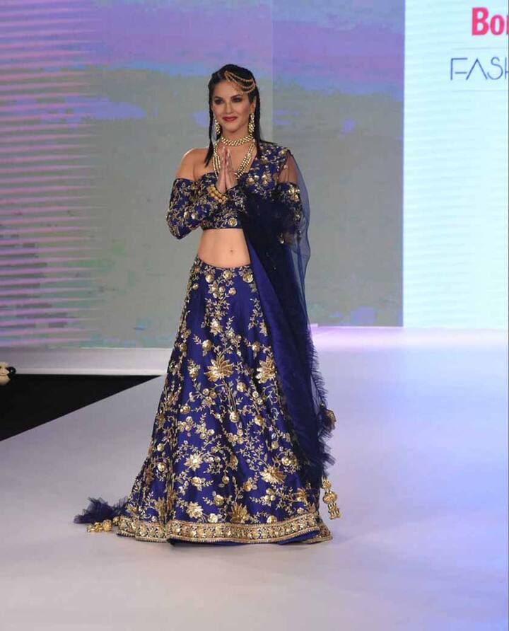 अभिनेत्री सनी लियोनी बॉम्बे टाइम्स फॅशन वीकमध्ये रॅम्प वॉक करताना दिसून आली. 