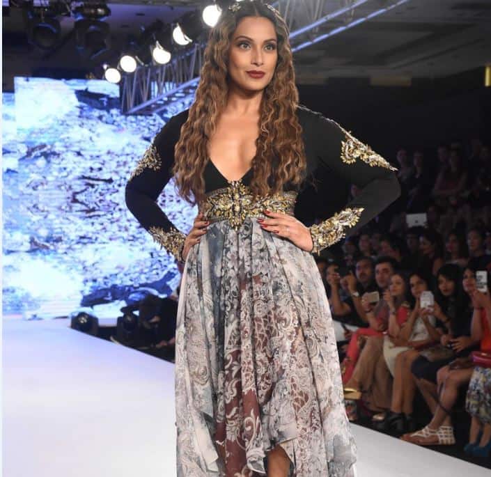  अभिनेत्री बिपाशा बासूचा रॅम्पवर जलवा (सर्व फोटो : मानव मंगलानी) 