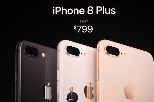 iphone 8 64 जीबीची किंमत 64 हजार रुपये असणार आहे. (AP Photo)