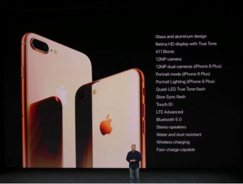 iphone 8 256 जीबीची किंमत 77 हजार रुपये असणार आहे. (AP Photo)