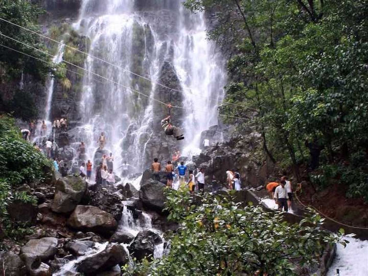 Conflict Between Parpoli Amboli Villagers Over Name Of Amboli Waterfall दोन गावांचा वाद, आंबोली धबधब्याचं नाव बदलण्याच्या हालचाली