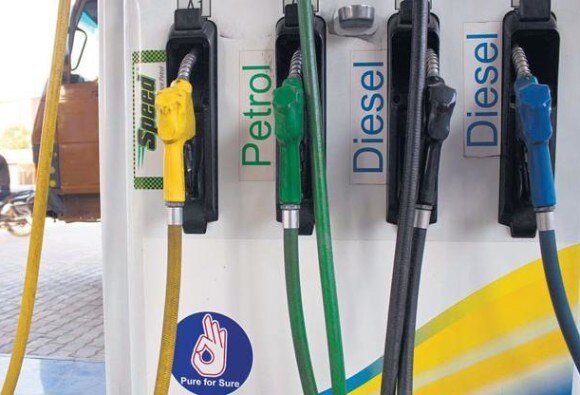 Fuel prices continue to rise: petrol price increases by 18 paisa and diesel by 31 paisa today इंधन दरवाढीची मालिका कायम, पेट्रोल 18 तर डिझेल 31 पैशांनी महागलं
